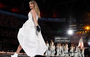 Tori Evans Instagram - So long, London and hello, Dublin 🇮🇪 
.
.
.
From Wembley to Aviva stadium, the gang and I can’t wait to spend 3 nights with you Ireland! Who’s ready for this weekend?!! #theerastour #erasinternational #travel #unitedkingdom  #dublin #ireland 📸 @gettyimages @kevinmazur @garethcattermole