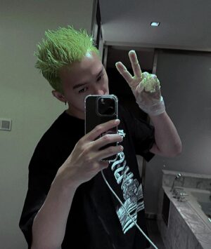 Tosh Zhang Instagram - I'm a hair chameleon🦎 Which is your fav colour?? 👀
.
.
.
#buzzcut #haircolorist #haircolor #hairdye #hairideas #hairstyle #hairtransformation #hairtrends