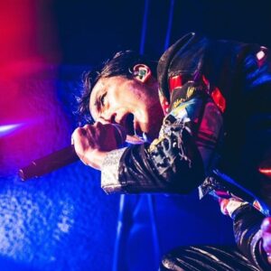 Toshimitsu Instagram - 今回のツアー、自分の中で特に特別な日になったのが札幌公演だった。あの状況の中ツアー続行を決意し、もしかしたらあまり人は来ないかもと正直考えていたけど、当日のライブハウスはパンパンだった。みんなが駆けつけてくれて本当に嬉しかった。どこか祈る様に歌っていたあの日、足を止めなくて本当に良かった。改めて感謝を。