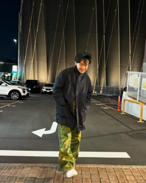Toshimitsu Instagram - 古着の迷彩パンツを綺麗に履きたくて！！！！！

この @a.presse_ のコート、インナー取り外せるから暖かくなってからもめちゃ着れそう。