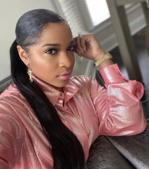 Toya Johnson Instagram - Who’s gotten cute to go to another area in their house during this #quarantinelife ? 🙋🏾‍♀️