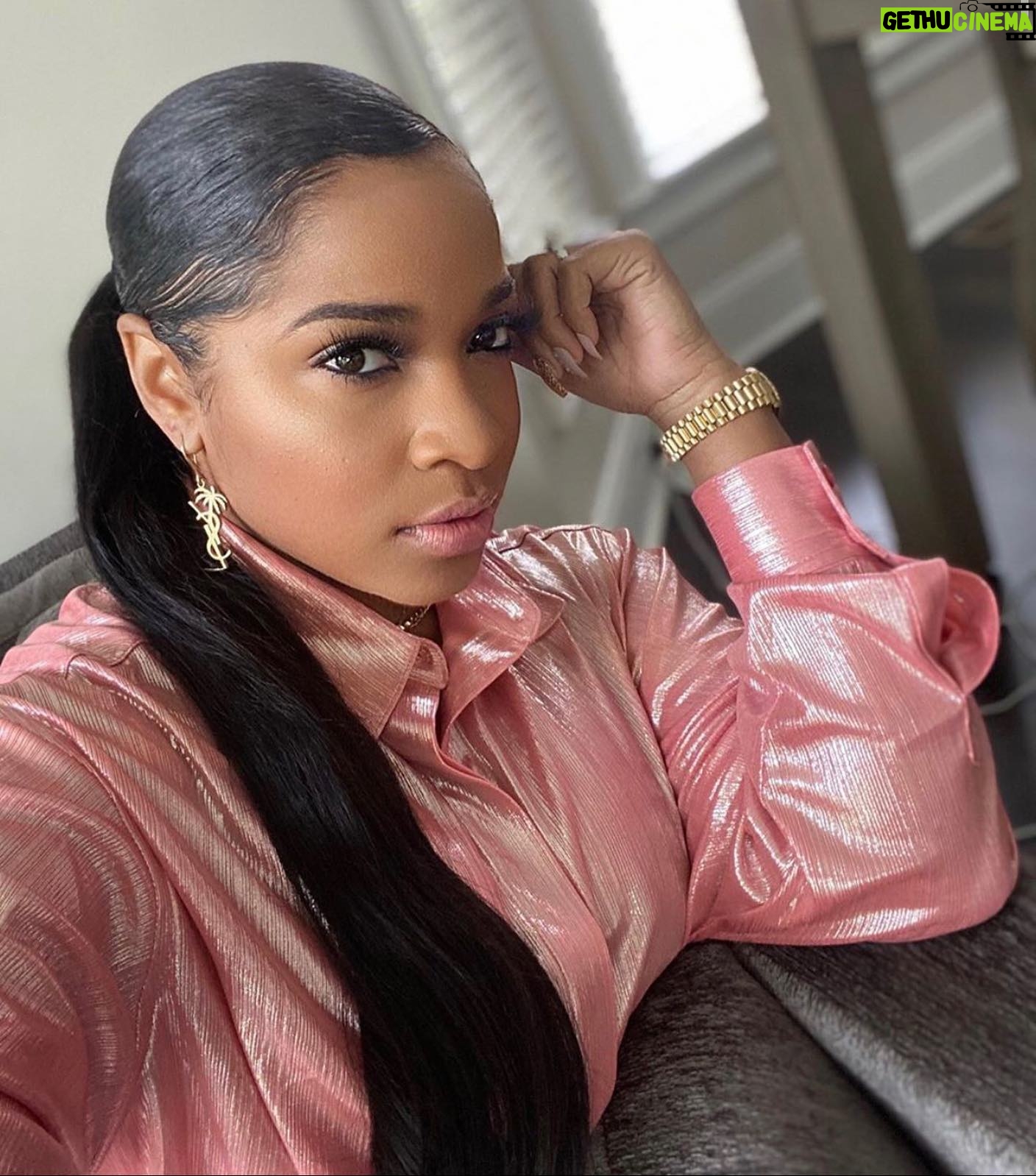 Toya Johnson - 672 Likes - Who’s gotten cute to go to another area in their house during this #quarantinelife ? 🙋🏾♀️