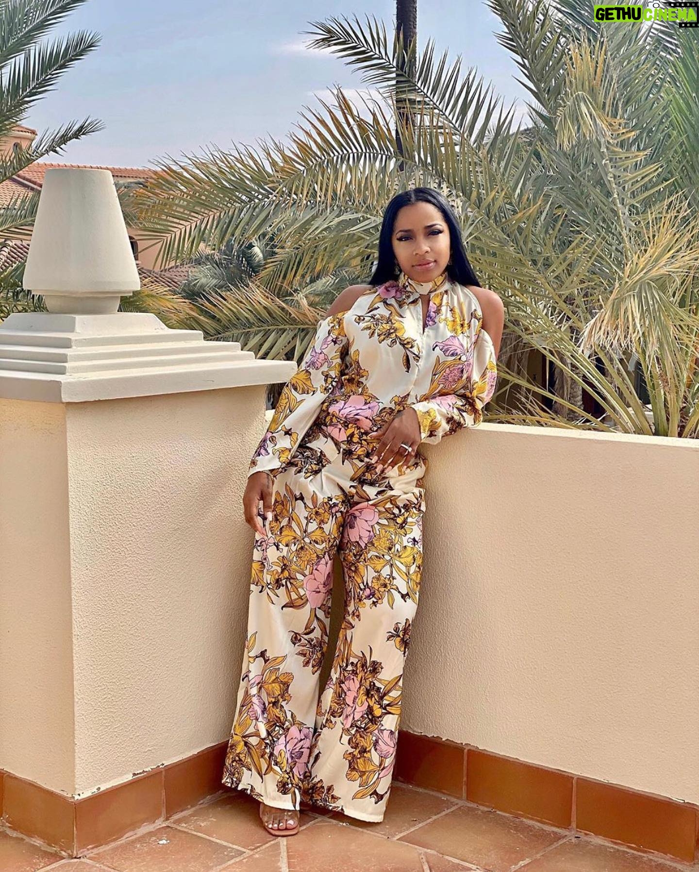 Toya Johnson - 1.4K Likes - Living life like it’s golden🌸