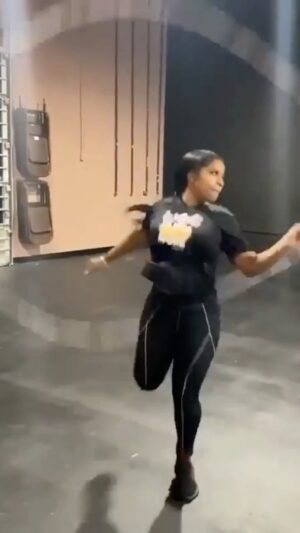 Toya Johnson Instagram - Skills 🔥🔥
-
Follow @toyawright for more ✨
#toyajohnson #jumpropeworkout #jumprope #doubledutch