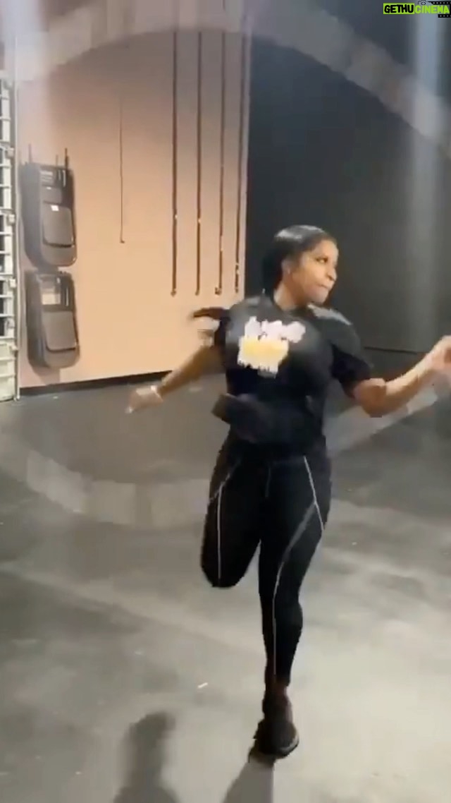 Toya Johnson - 2.5K Likes - Skills 🔥🔥
-
Follow @toyawright for more ✨
#toyajohnson #jumpropeworkout #jumprope #doubledutch