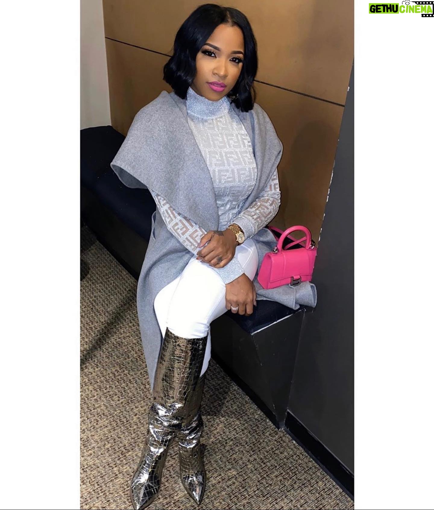 Toya Johnson - 1.3K Likes - With a pop of color 🌺