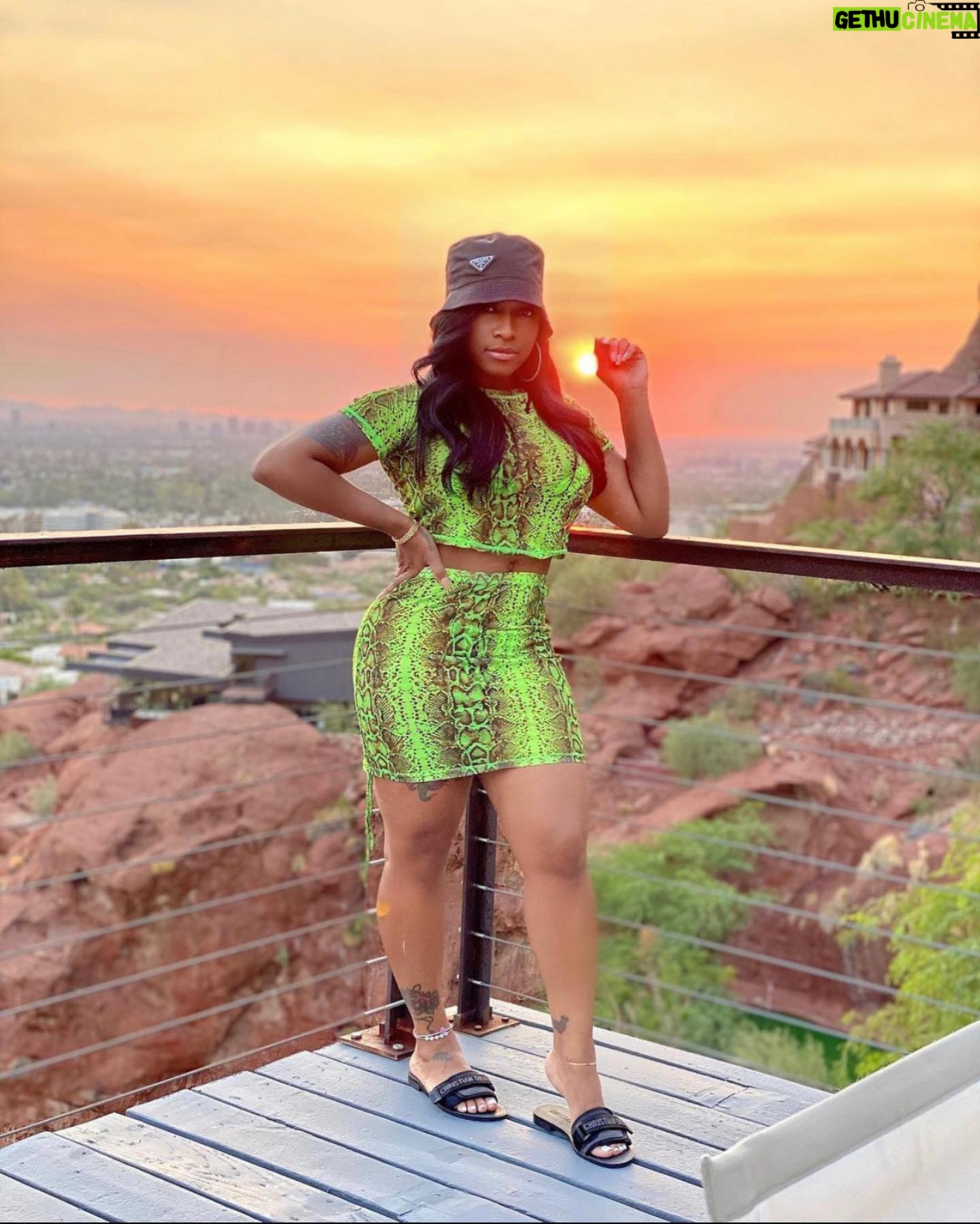 Toya Johnson - 1.5K Likes - It’s the sunset for me 🌇✨
#toyajohnson