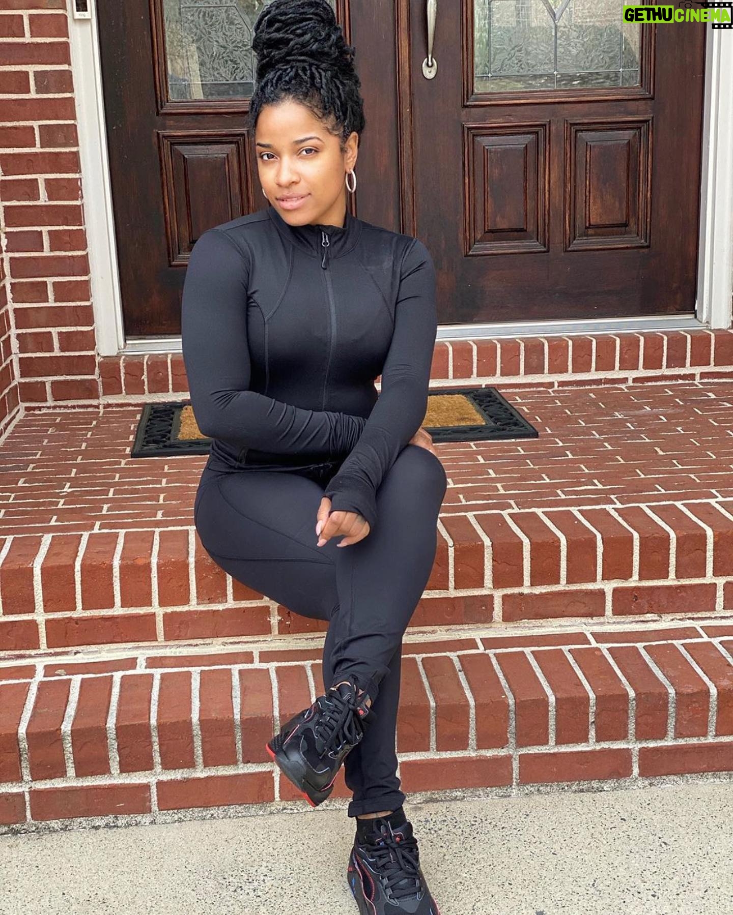 Toya Johnson - 1.1K Likes - Be safe out there everyone ❤️