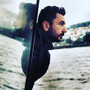 Toygan Avanoğlu Instagram - Bakıyorum ve  görüyorum...