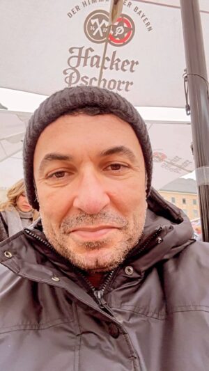 Toygan Avanoğlu Instagram - Heryerde tanırlar 🥹😅