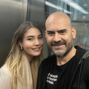 Toygar Işıklı Instagram - İyi ki doğdun benim güzel kızım ❤️🧿🧿❤️ 🎂
Annen’le sana yazdığımız “Ninni”de ‘Bu dünya dipsiz bir kuyu’ demiştik ama sen bu dünyayı güzelleştirecek özel insanlardan birisin ve öyle kalacaksın. Seni çok seviyoruz… 🧿❤️🧿❤️🧿