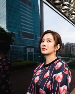 Tracy Chou Instagram - 母親節快樂❤

Stylist @tripler_studio
Makeup @backstage_aga
Hair @flux_keanu
Look from @kenzo @tun_grp
Shoes @sauvereignofficial
Accessory  @swarovski
photo @reno.yuchin

#Kenzo #tungrp 
#大璽影藝 #dahsi