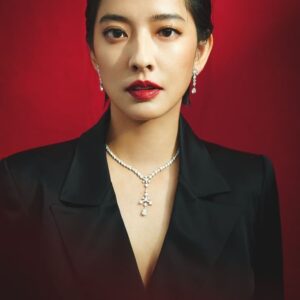 Tracy Chou Instagram - 我摃龜了啦😂
沒關係 再接再厲 
偶像有看到
朋友有遇到
良辰吉時抱回了5座獎項
很棒✌️ 

把本來要講的感謝
放到粉專上
感謝良辰吉時的製作團隊
所有幕前幕後的工作夥伴
因為有大家一起用心地
完成了作品
我才能有被看見的機會 

感謝黄熙導演給我的自由和信任
我在這次演出中
得到了極大的樂趣 

謝謝我的公司
大璽影藝
尤其是老闆志哥
在我工作低谷時
沒有放棄我
一直幫我找出路 

還要感謝演藝路上
所有遇過的人
和你們相遇的經驗
都成了我的養分
讓我從一個
連喜怒哀樂都演不出來的演員
到今天有機會步上紅毯

感謝兒子的磨練
讓我變成了一個強韌的人😂
其他對家人的感謝
留到下次有機會再講❤ 

Stylist @tripler_studio 
Make up @backstage_aga
Hair @fluxhairkeanu
Look from @IsabelSanchis by @linli_boutique
Jewelry @DeBeersOfficial 
Heels @rogervivier 
Photo @jimmychaochi 

#IsabelSanchis #Linliboutique 
#DeBeers #ADiamondIsForever #RogerVivier 

#大璽影藝 #dahsi