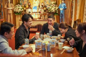 Tracy Chou Instagram - 3月27日晚上9點，CATCHPLAY 、HBO頻道及HBO GO同步播出 

CATCHPLAY ▶ https://bit.ly/36cEPXG

#本周上架前兩集 
#首兩集免費看
#HBO頻道及HBOGO平台同步上架
#良辰吉時