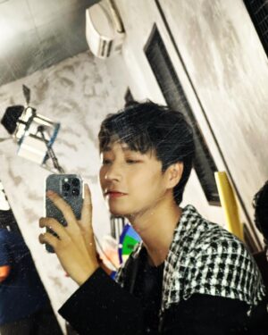 Trần Lê Đức Instagram - “How”