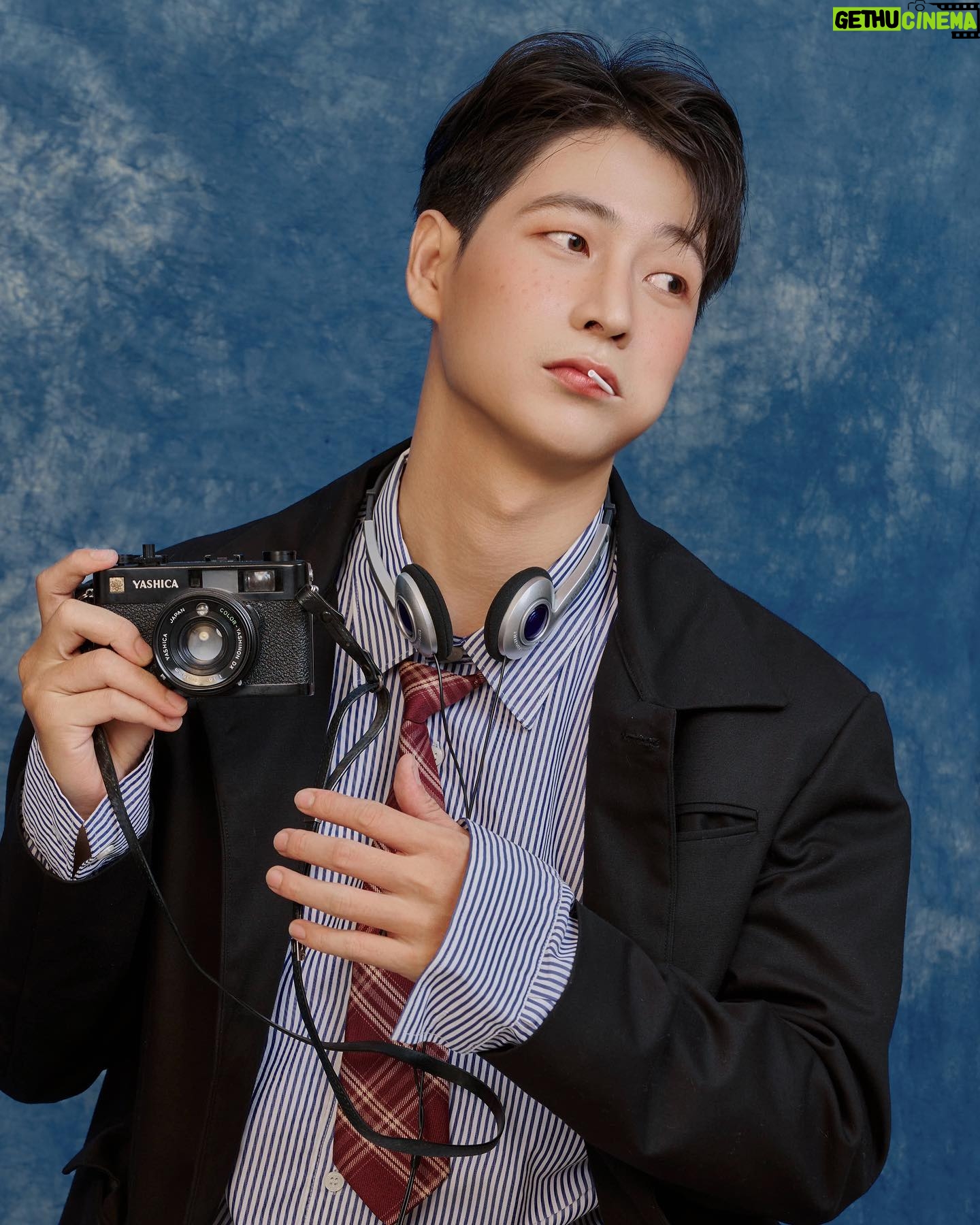 Trần Lê Đức - 2.2K Likes - “Looking left because you didn’t treat me right”