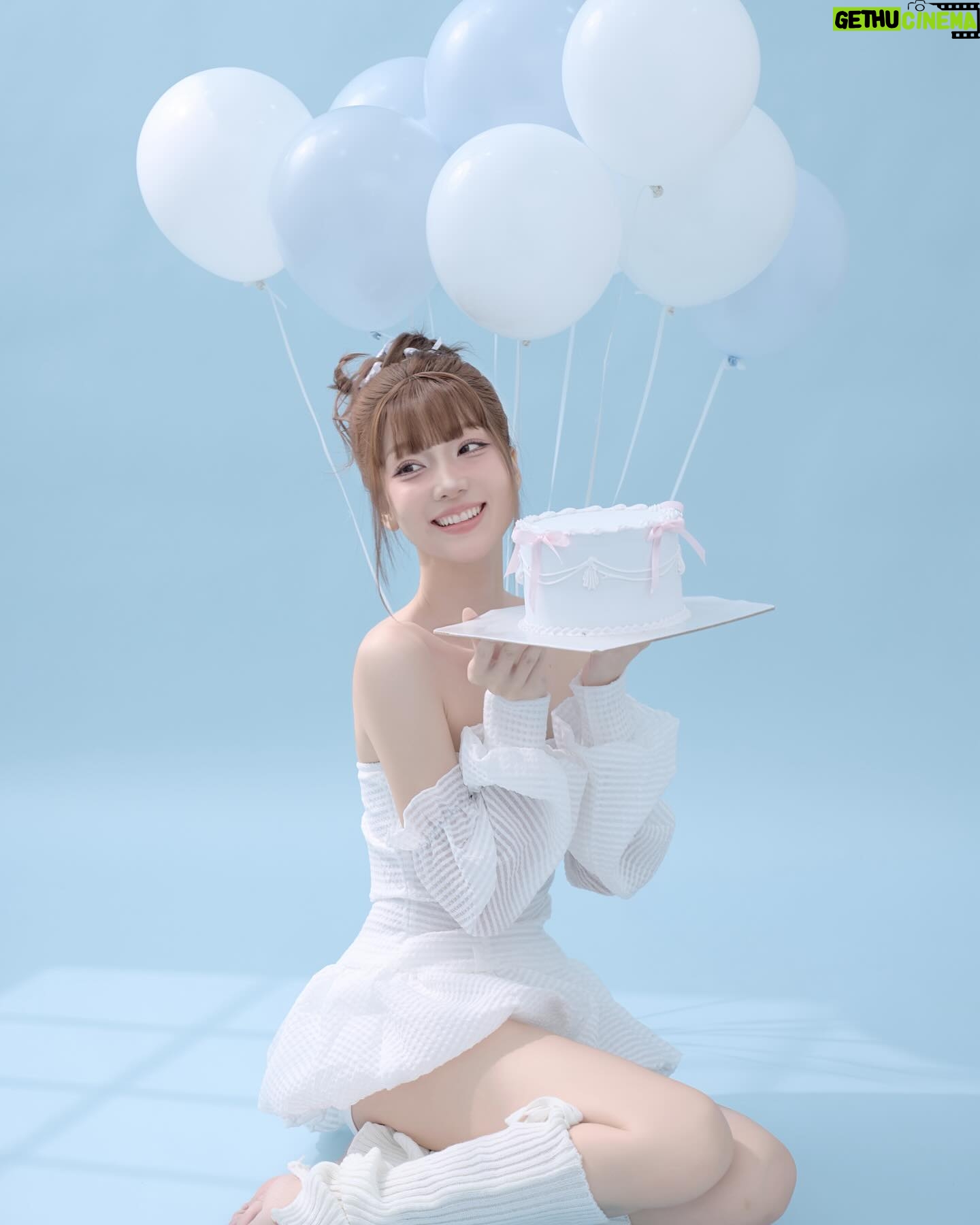 Trang Minh - 3 Likes - Trang Minh đang ăn mừng sinh nhật 20 tuổi ở 1 vũ trụ khác 🎂🥂✨
Photo: Thành Nguyễn
M.U.A: Kim Yến
Location: GO.ON Studio
