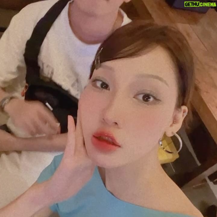 Trang Minh - 3 Likes - We are single because we're looking for 90's love in the current generation. 💙
#trangminh #blue