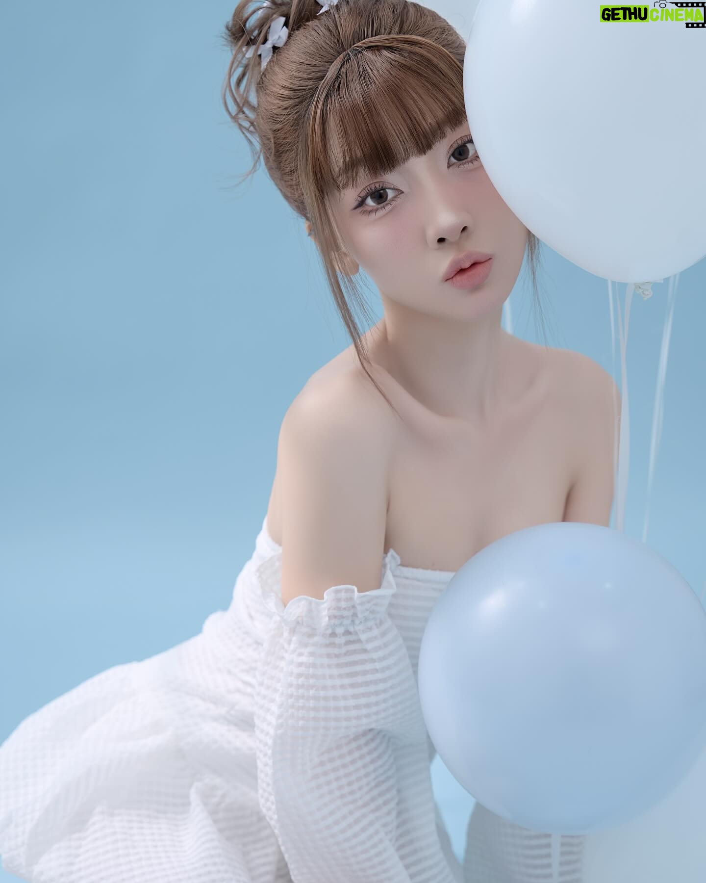 Trang Minh - 3 Likes - Trang Minh đang ăn mừng sinh nhật 20 tuổi ở 1 vũ trụ khác 🎂🥂✨
Photo: Thành Nguyễn
M.U.A: Kim Yến
Location: GO.ON Studio