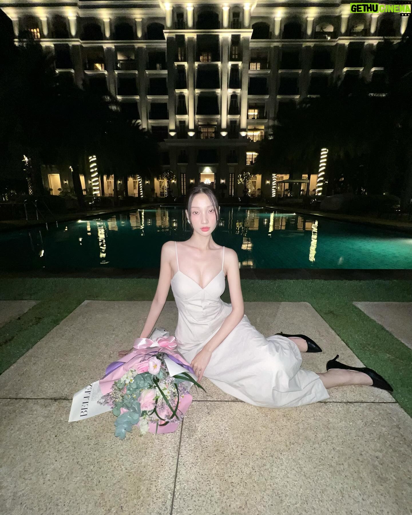 Trang Minh - 3 Likes - Cold hands, warm heart.
#trangminh #charming