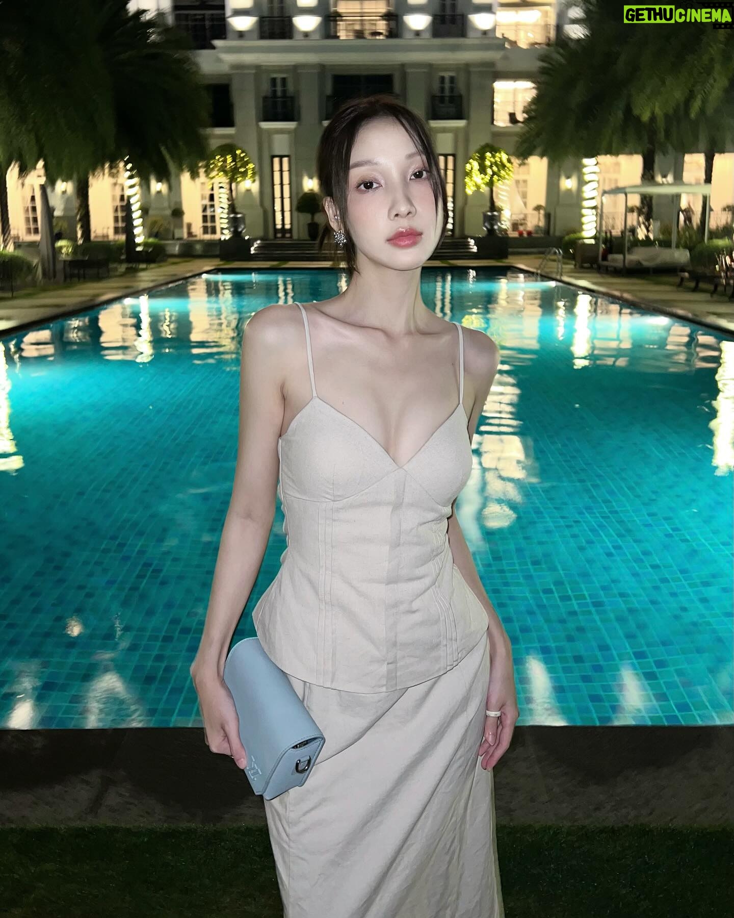 Trang Minh - 3 Likes - Cold hands, warm heart.
#trangminh #charming