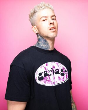Travis Mills Instagram - guess my favorite color