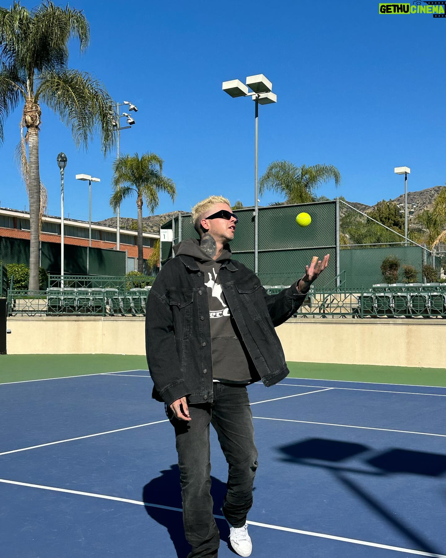 Travis Mills - 3 Likes - *insert witty tennis pun here* 🎾