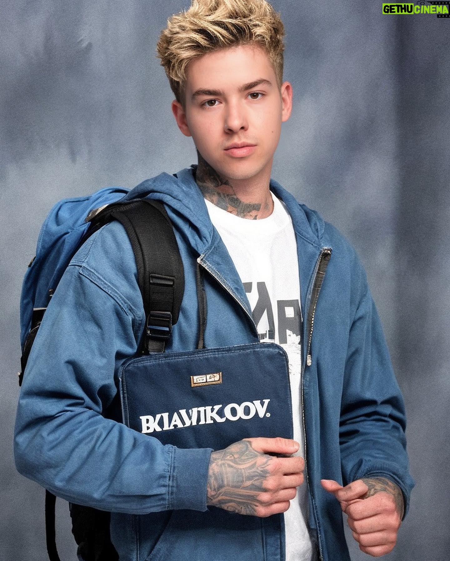 Travis Mills - 3 Likes - sup nerds?