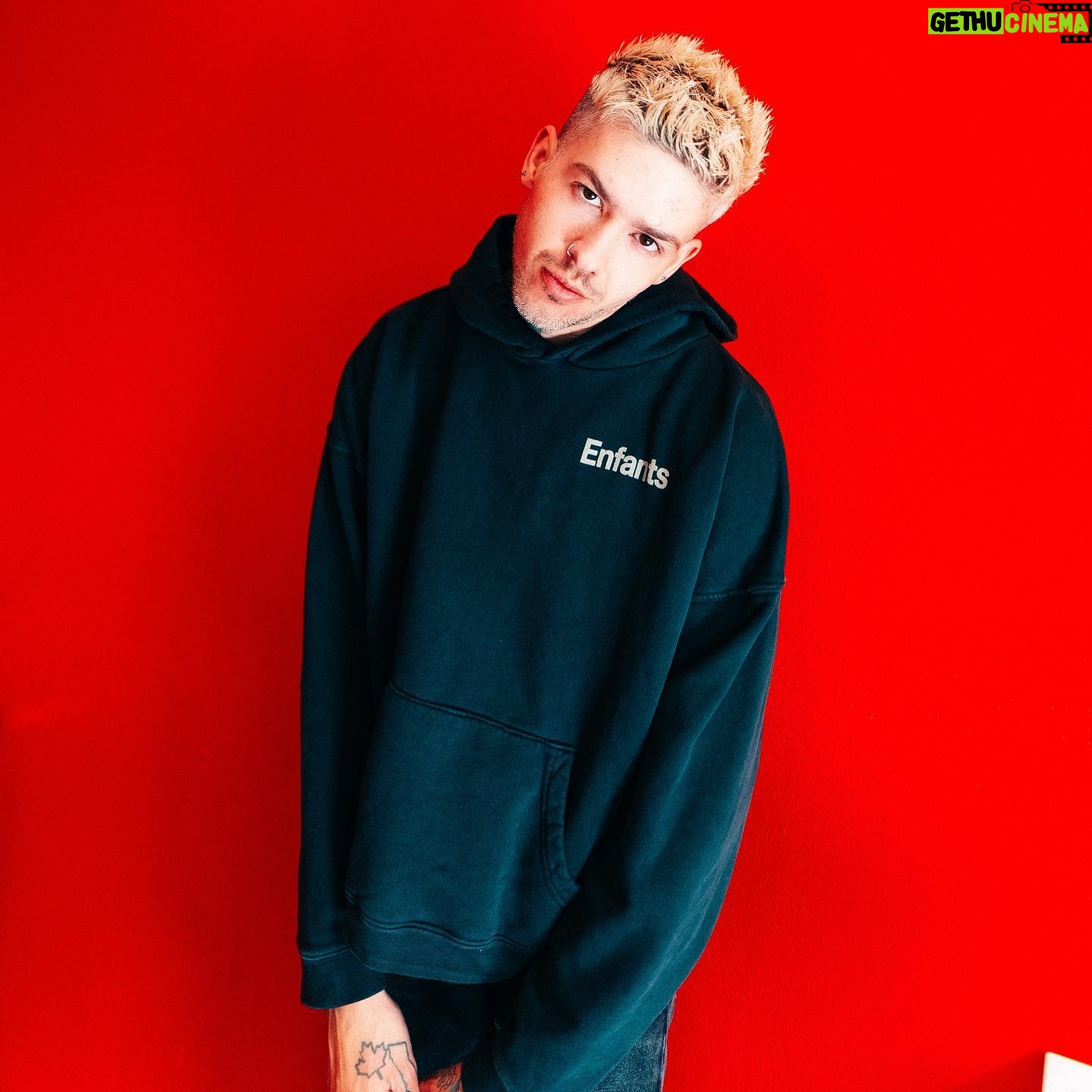 Travis Mills - 3 Likes - red light destruct 🚨