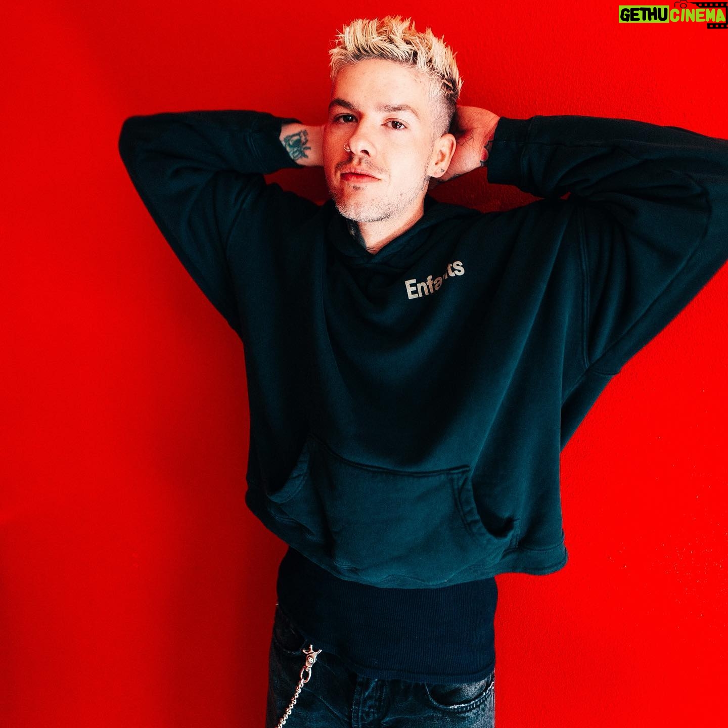Travis Mills - 3 Likes - red light destruct 🚨