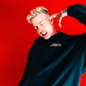 Travis Mills Instagram - red light destruct 🚨