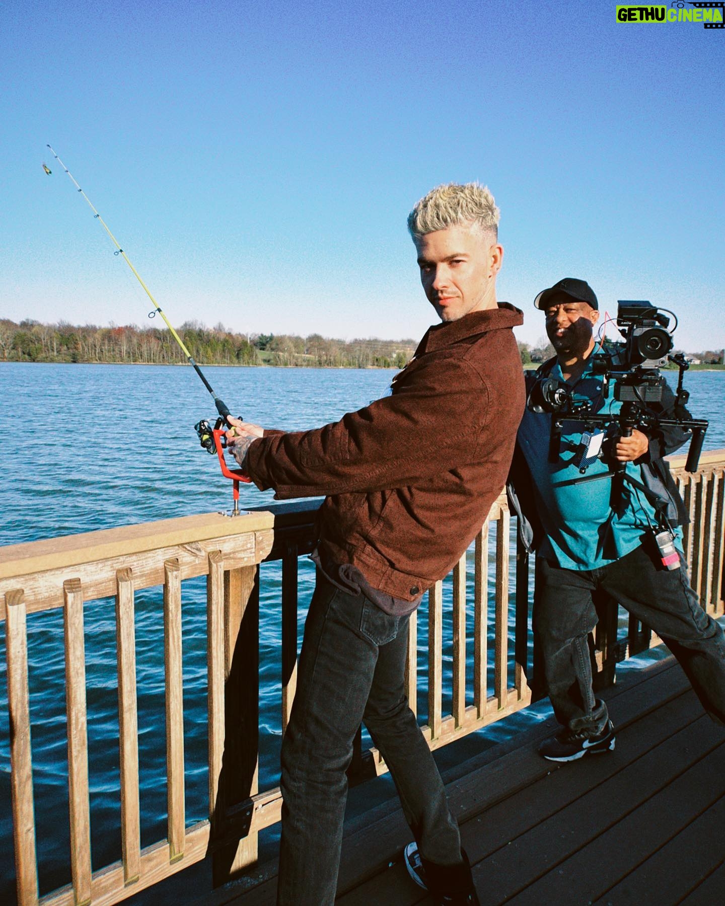 Travis Mills - 3 Likes - sorry i missed your call i was on the other line 🎣
