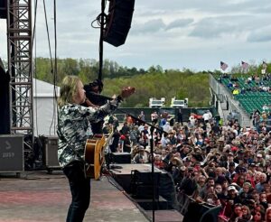 Travis Tritt Instagram - Another incredible night @rockthecountry festival in Ashland, Kentucky! What a fantastic crowd of great people to play for and I’m honored to be part of this incredible tour!