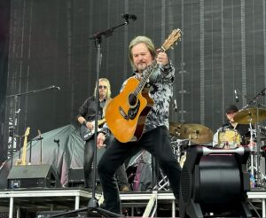 Travis Tritt Instagram - Another incredible night @rockthecountry festival in Ashland, Kentucky! What a fantastic crowd of great people to play for and I’m honored to be part of this incredible tour!