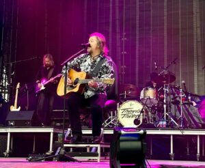 Travis Tritt Instagram - Another incredible night @rockthecountry festival in Ashland, Kentucky! What a fantastic crowd of great people to play for and I’m honored to be part of this incredible tour!