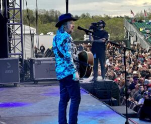 Travis Tritt Instagram - Another incredible night @rockthecountry festival in Ashland, Kentucky! What a fantastic crowd of great people to play for and I’m honored to be part of this incredible tour!