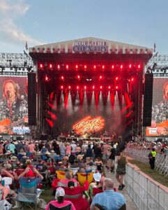 Travis Tritt Instagram - Another unforgettable crowd in Poplar Bluff, MO for the @rockthecountry festival! These shows are so much fun to play. The audiences are always huge at these shows with crowds filled with freedom loving Americans. We love you all! 🇺🇸