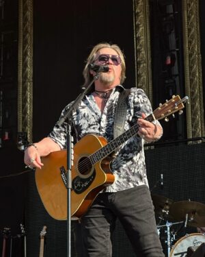 Travis Tritt Instagram - Fantastic evening @rockthecountry festival in Ocala, Florida! It was hot as the devil, but the incredible crowd made it worth the sweat. Thanks to all the patriotic Americans who came to listen to some good music tonight! We love you all! 🇺🇸