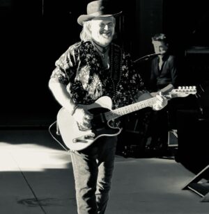 Travis Tritt Instagram - We had an incredible crowd and a fantastic evening in Terre Haute, Indiana. What a pleasure it was to perform for my die hard fans! All I can say is “thank you” to everyone who made this night such a tremendous success. Thanks to @elvieshanemusic for kicking the night off with a great performance.
