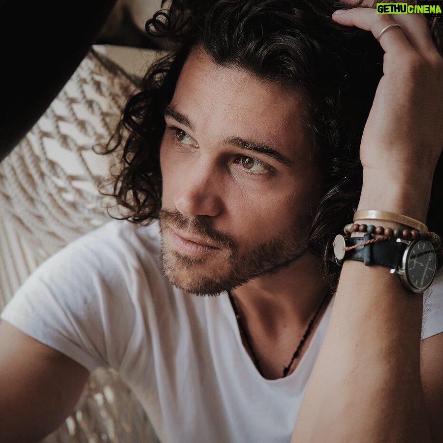 Trent Garrett - 9.9K Likes - So when you go to sleep at night
As a child you’ll linger in lullaby lights
Away from all those vexing vampires
You’ll dance around collections of campfires
Scattered along the great long road
Where our paths will cross and crack the code
-TG
📷: @justinwu