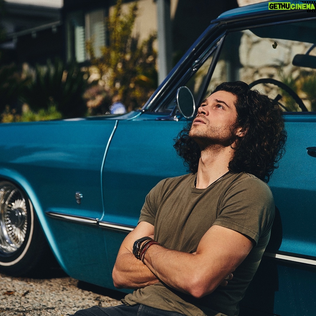 Trent Garrett - 9.2K Likes - -
Sing to me
My morning prayer
Throw to me
That brown eyed stare
Walk with me
Take me there
Hang on me
Koala bear
-
Cook with me
Come stir me up
When I'm empty
Please fill my cup
Take my heart
Then sew me shut
You quench me
Like coconuts
-TG
.
.
.
📷 @billkennedyphoto