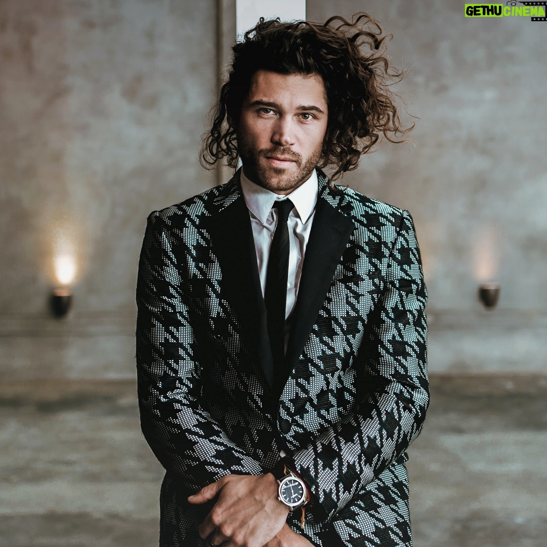Trent Garrett - 11.9K Likes - Jonathan (Mr. Turk), you were a gift to this world, an original, a peacock, a lover, a teddy bear, a genius, a Picasso with fabric and design, and you can not be replaced by anyone on this planet.. Thank you for placing such exquisite fabric on me for years and for showing me so much love. You will be forever missed 🌙
.
.
📷 @londonlightphotography
Stylist: @caryandco