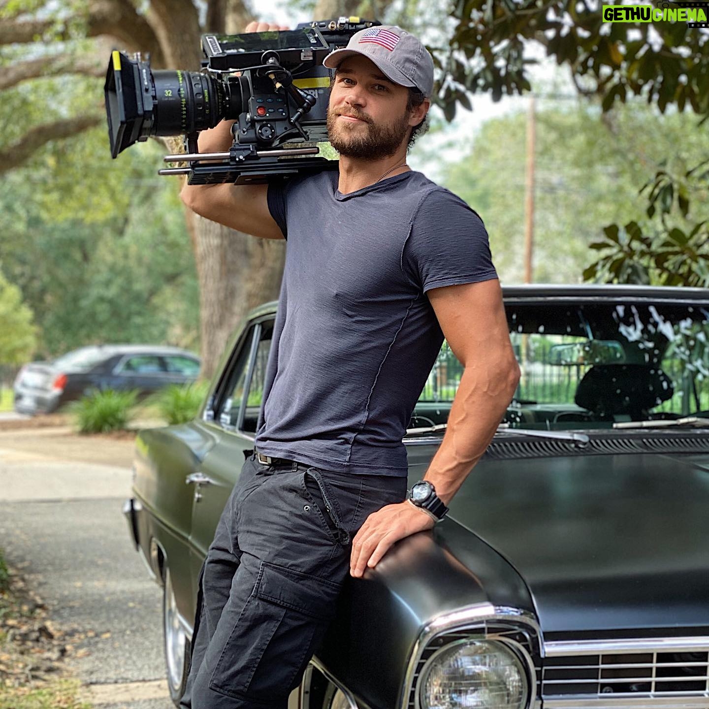 Trent Garrett - 9.5K Likes - Just wrapped this beautiful bombshell #quietinmytown with an insanely unique cast.. #michaelcarney