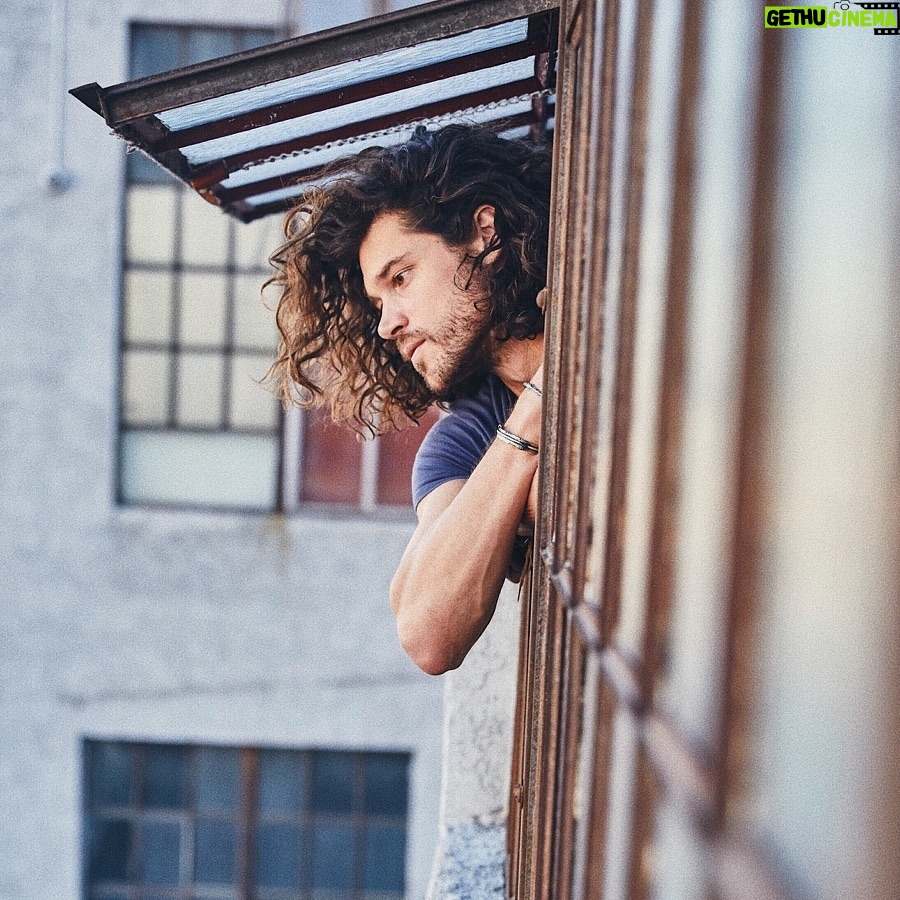 Trent Garrett - 9.4K Likes - -
When I look out my window what do I see?
Is it everything I am dreaming it to be?
So many thoughts of predestinations
What I seek I have sought but with hesitations
Let go of me so I can let go of us
The head to the heart is something I must trust
Winding streets full of strays and bare feet
Is where I will stand when my head and heart meets
-TG
.
.
.
📷 @billkennedyphoto aka #chilesalsa