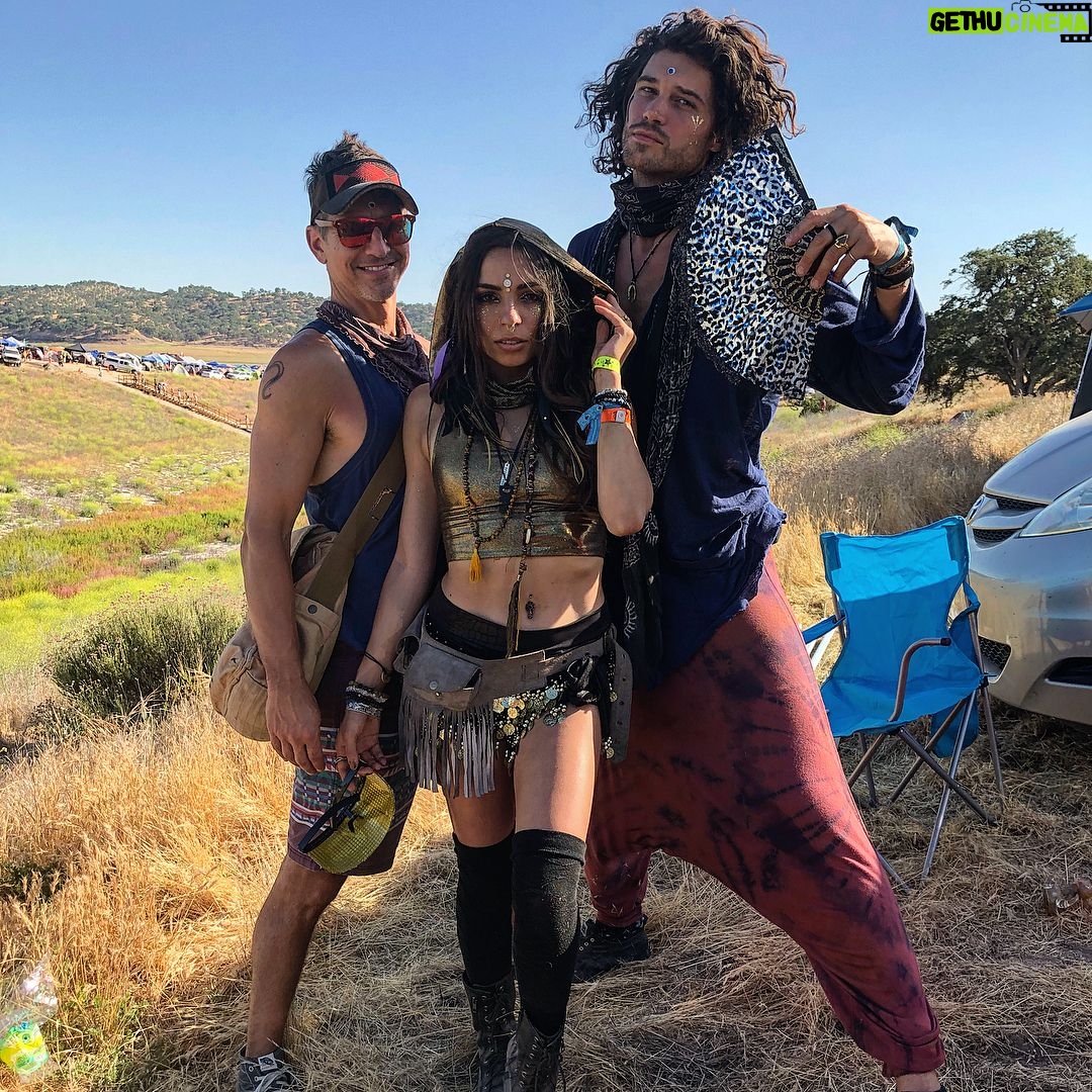 Trent Garrett - 8.7K Likes - I love being where the wild things are...
-
#lightninginabottle2018