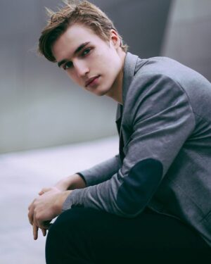 Trevor Stines Instagram - This is what a throwback looks like. Hit me with a “🌹” in the comments if you’re real.

Taken by the talented @abe.bermudez