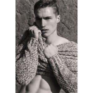 Trevor Stines Instagram - “I’m just a sucker for pain”
-
Q: Dogs, or cats? 🤔
-
#Riverdale #Warsaw #comiccon #comingup