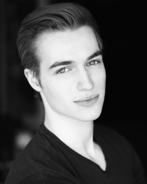 Trevor Stines Instagram - Color, or black and white? 🤔
.
@beyondtheflarephotography #bnw #bnwphotography #blackandwhite #blackandwhitephotography #color #headshot #warsaw #warsawcomiccon