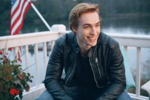 Trevor Stines Instagram - It ain’t easy being cheesy 🤷🏼‍♂️
.
.
@giulliang