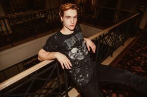 Trevor Stines Instagram - I’ve been watching way too much Love Island 🏝